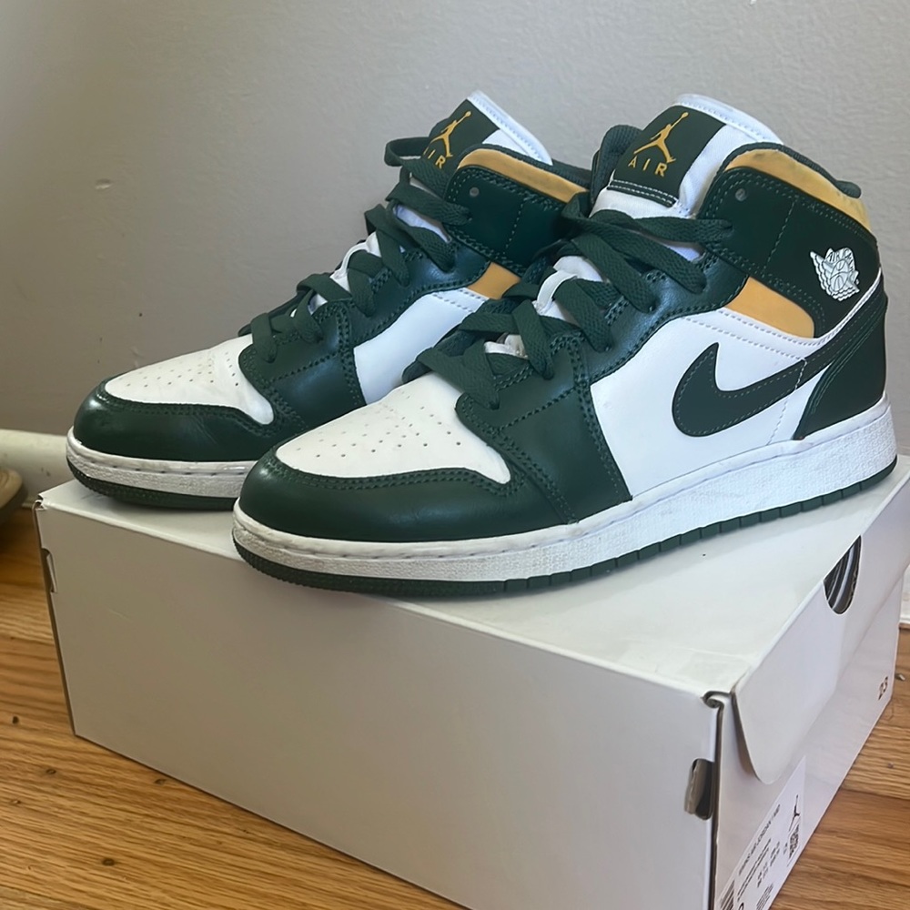 Jordan 1 mid
